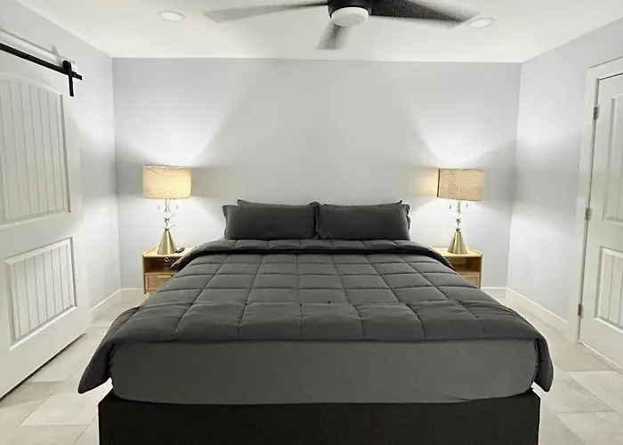 Сasa de vacaciones Spacious Lux With Garage, Sleeps 12 Guests, *