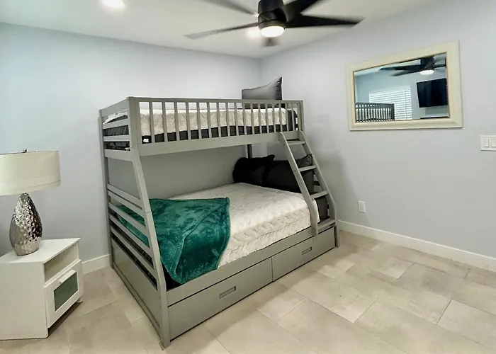 Spacious Lux With Garage, Sleeps 12 Guests, Сasa de vacaciones Phoenix