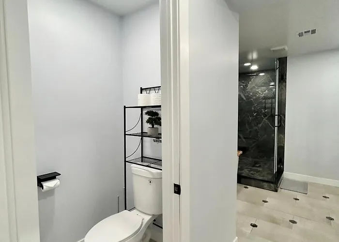 Spacious Lux With Garage, Sleeps 12 Guests, Сasa de vacaciones Phoenix