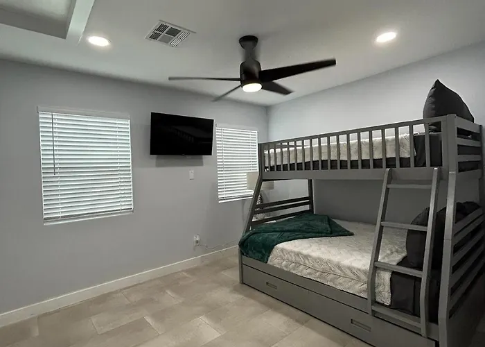 Spacious Lux With Garage, Sleeps 12 Guests,