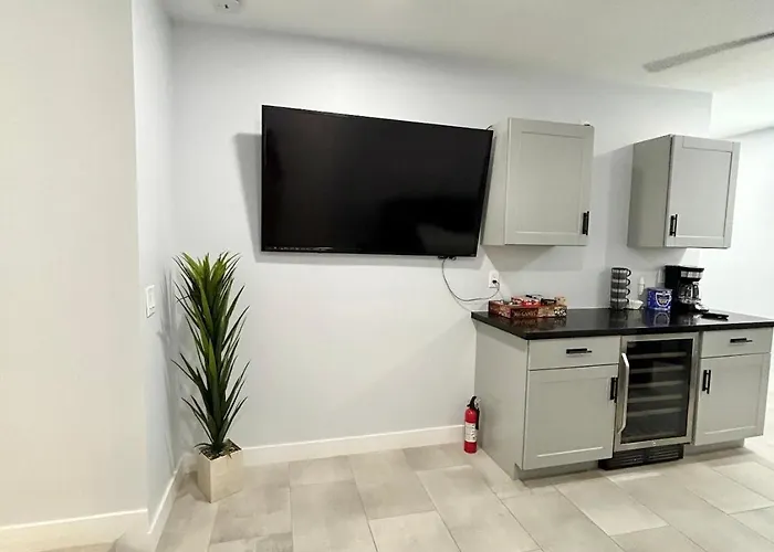Spacious Lux With Garage, Sleeps 12 Guests,