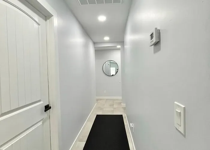 Spacious Lux With Garage, Sleeps 12 Guests, Сasa de vacaciones *