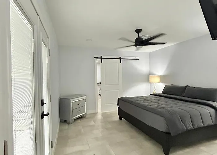 Сasa de vacaciones Spacious Lux With Garage, Sleeps 12 Guests, *