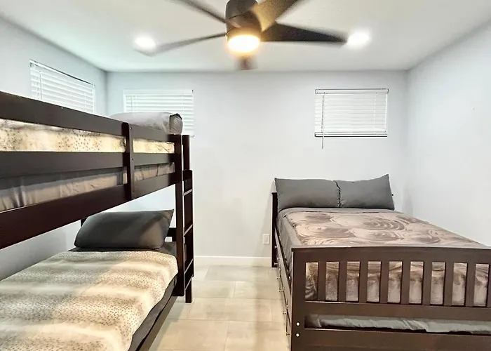 Spacious Lux With Garage, Sleeps 12 Guests, Phoenix