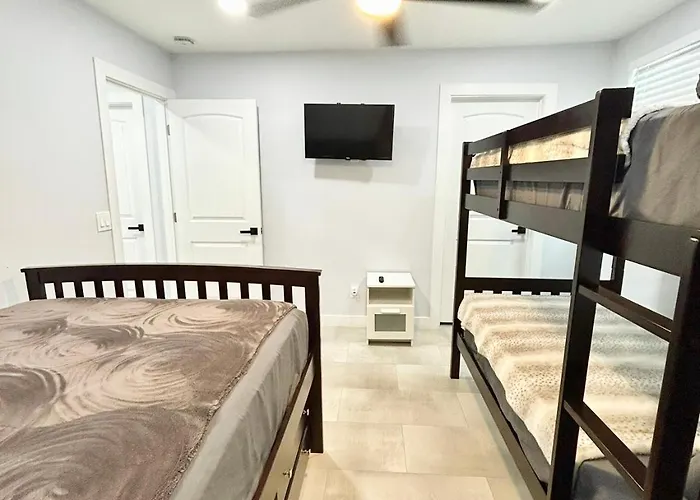 Spacious Lux With Garage, Sleeps 12 Guests, *